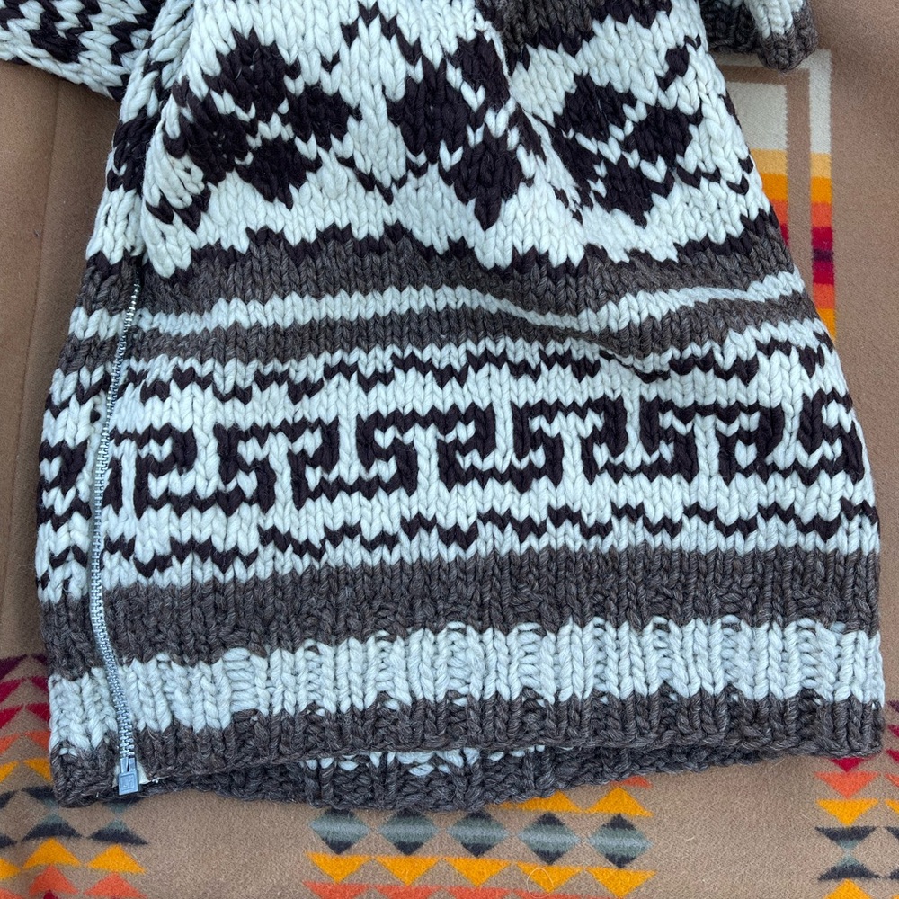 Hand Knit Cowichan Style 100% Wool Vintage Sweater - Picture 5 of 8